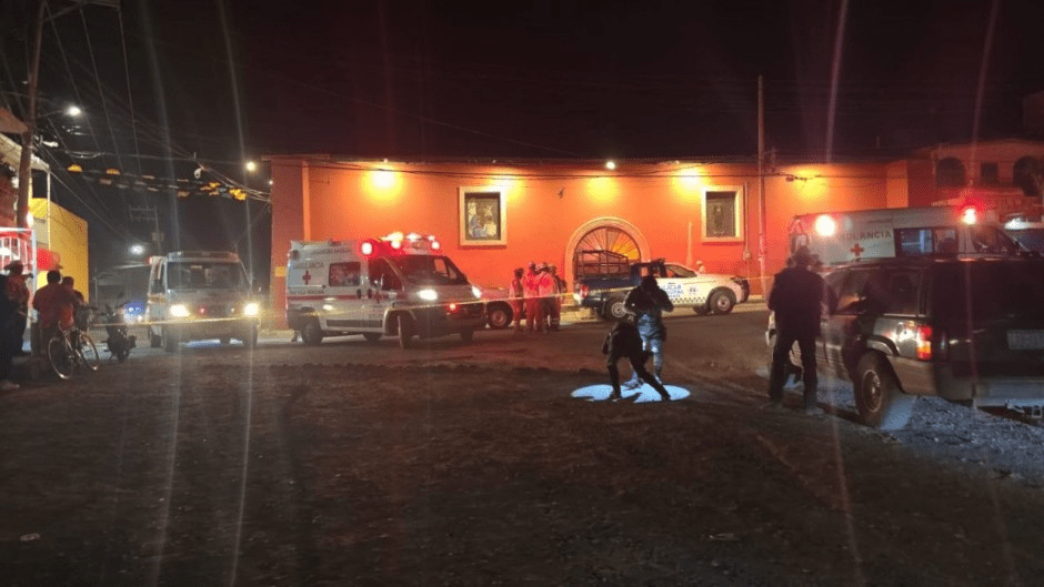 Comando armado irrumpe en cancha y asesina a siete personas