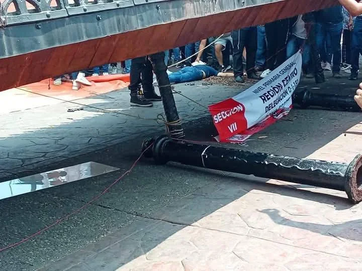 Colapso de estructura en manifestación del CNTE