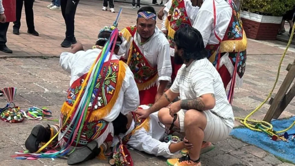 Volador de Papantla sufre caída durante baile tradicional en Xochimilco