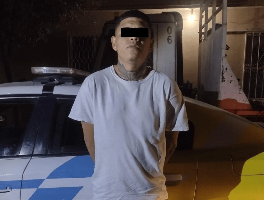 Joven es detenido por golpear y morder a su pareja tras discutir por dinero para comprar cerveza