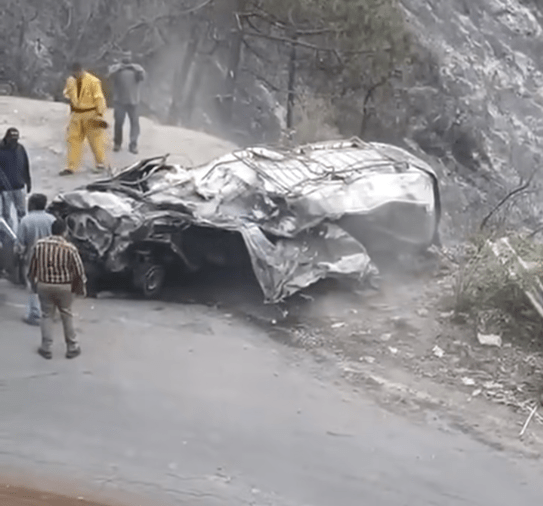 Así quedó la camioneta en la que viajaba la familia Martínez en Cola de Caballo