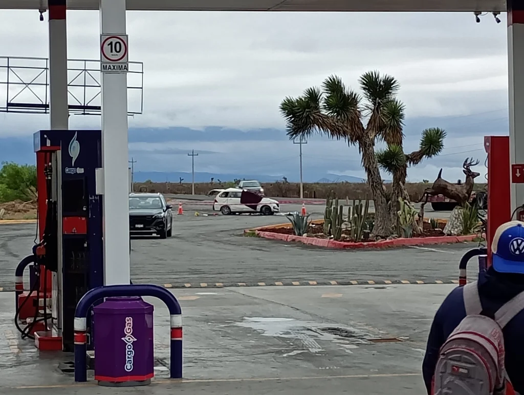 Dos hermanos pierden la vida en accidente entre tráiler y camioneta en la carretera Saltillo-Monclova