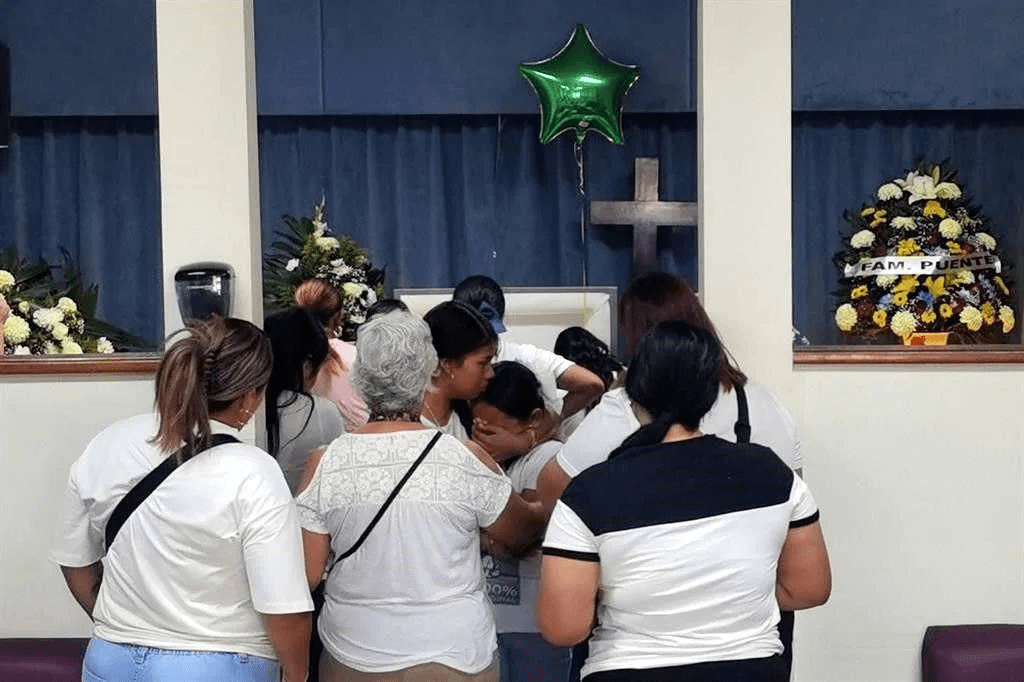 Familia Martínez despide con dolor a ocho de sus seres queridos en emotivos funerales