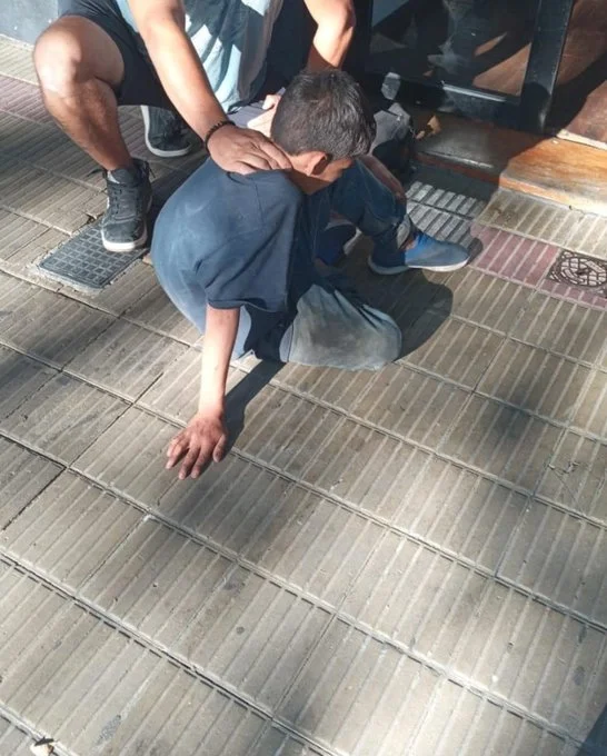 Adolescente que atropelló y arrastró a la niña Kim, es golpeado en penal de menores