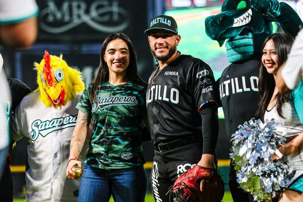 Saraperos apalea a los Acereros