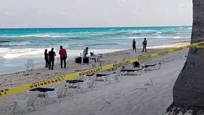 Joven que entró al mar para salvar a una mujer en Cancún fue hallado sin vida