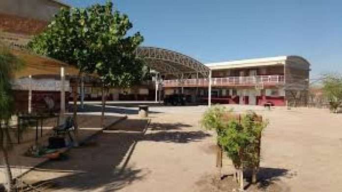 Alumno es suspendido tras golpear a una compañera dentro del aula; autoridades investigan el caso