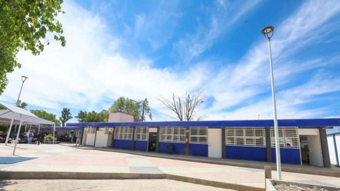 Cumpleaños en secundaria se vuelve peligroso Alumno es rociado con cloro, jabón y tierra en Coahuila