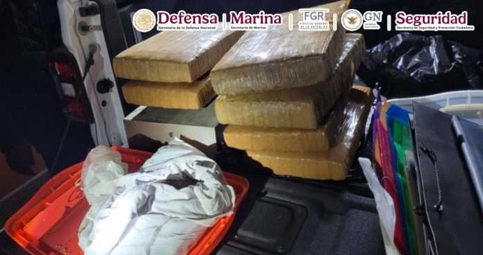 En acciones simultáneas en Puebla y ciudad de México, se detuvo al líder de una célula delictiva dedicada a la fabricación y trasiego de droga