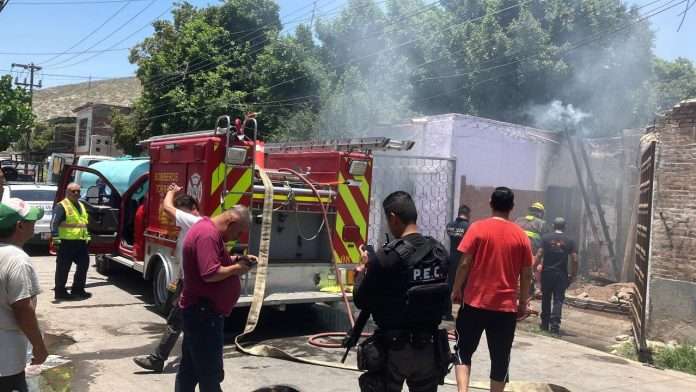 Hombre causa incendio en casa de su pareja; en la vivienda se encontraba una menor de cuatro años