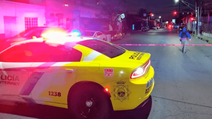 Hombre resulta herido tras ataque afuera de bar en el Centro de Monterrey