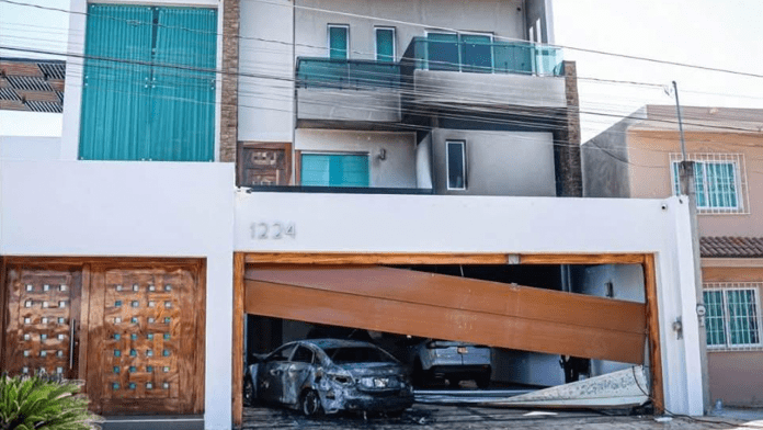 Hombres armados destruyen residencia de lujo en Culiacán; hallan tres personas sin vida cerca del lugar