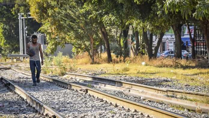 Joven con esquizofrenia resulta con amputación de un dedo tras accidente con tren en Coahuila