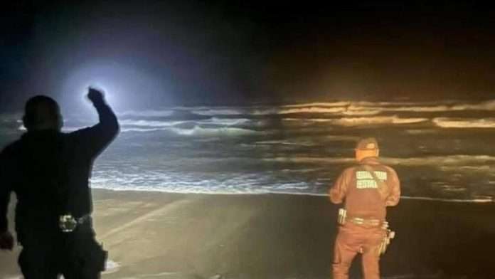 Joven de 19 años muere al intentar salvar a su amigo en la playa; su cuerpo fue localizado