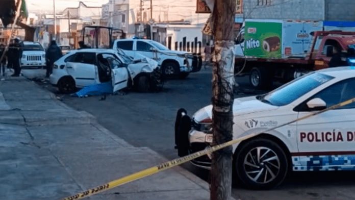 Joven muere en accidente; ladrón en moto le roba en lugar de ayudarla