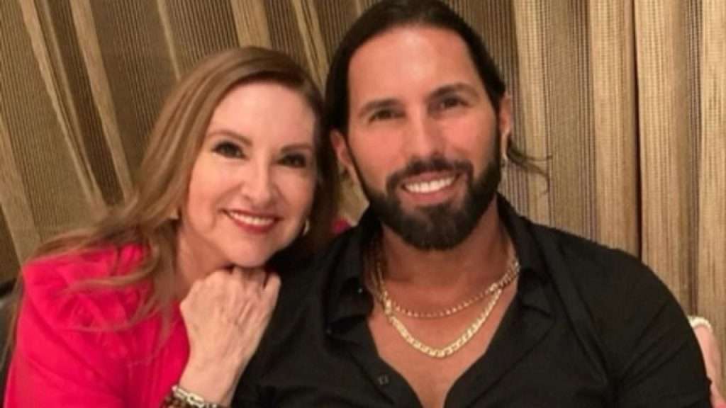 Poncho de Nigris le ofrece 50 mil pesos mensuales a su mamá si se retira de redes sociales