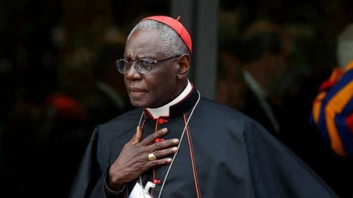 Robert Sarah, el cardenal africano que algunos consideran posible sucesor del Papa Francisco