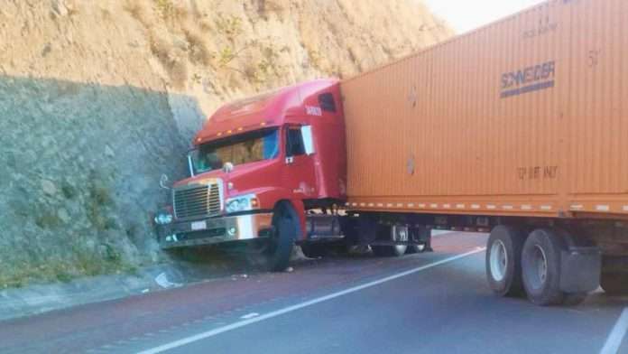 Trailero fallece tras recibir disparo al evitar ser asaltado en autopista
