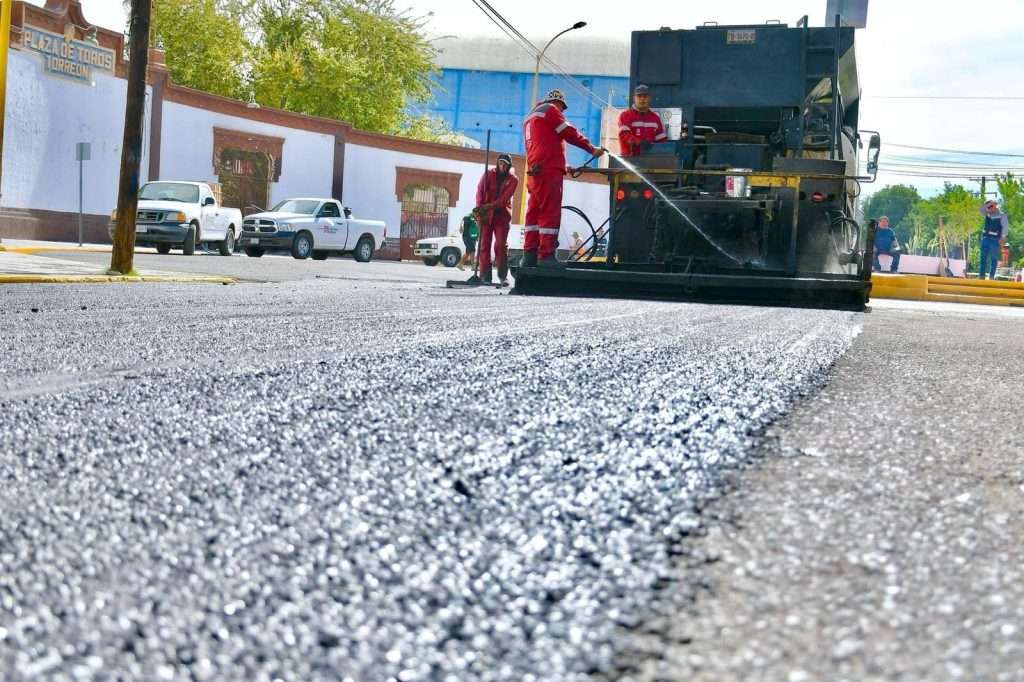 SIMV refuerza labores de mantenimiento vial en seis colonias de Torreón
