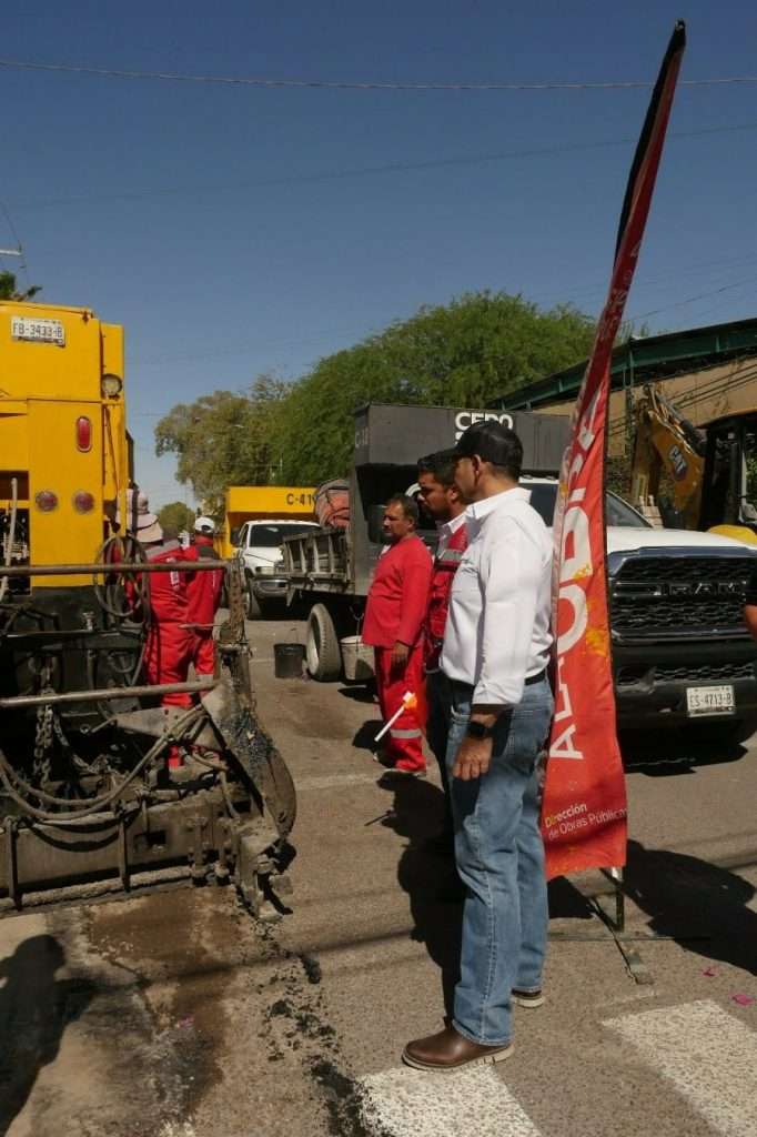 SIMV refuerza labores de mantenimiento vial en seis colonias de Torreón