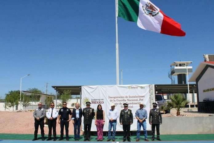 La alcaldesa de Múzquiz, Laura Jiménez Gutiérrez, participó en la inauguración del nuevo cuartel de la Guardia Nacional, acompañada por autoridades regionales y federales.