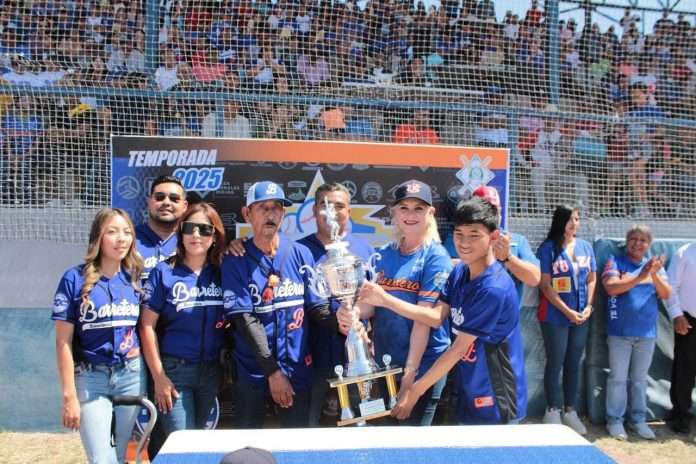 La alcaldesa Laura Jiménez inaugura la Temporada 2025 de la Liga del Norte de Coahuila