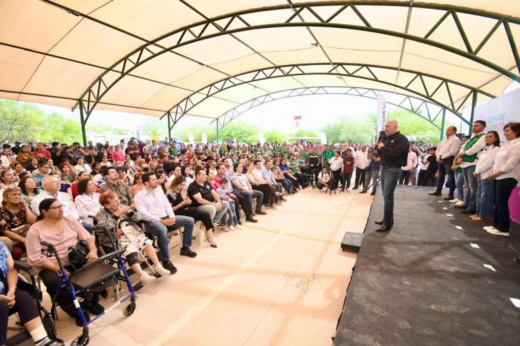 Román Cepeda entrega techumbre en Jardines Universidad y anuncia instalación de caseta de seguridad