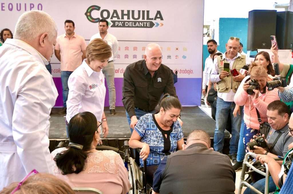 Román Cepeda entrega techumbre en Jardines Universidad y anuncia instalación de caseta de seguridad
