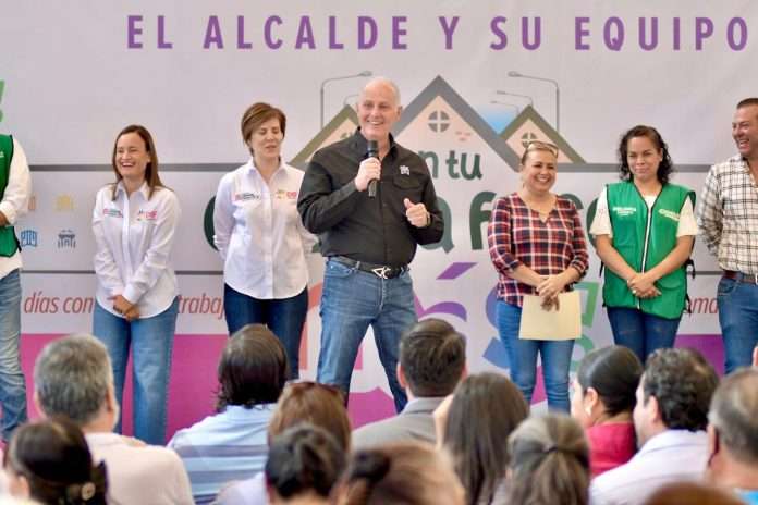 Román Cepeda entrega techumbre en Jardines Universidad y anuncia instalación de caseta de seguridad