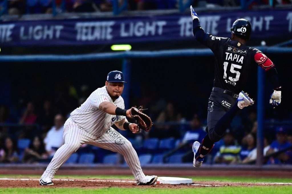 Sultanes barre a Acereros