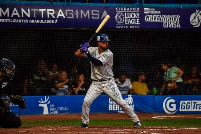 Sultanes barre a Acereros