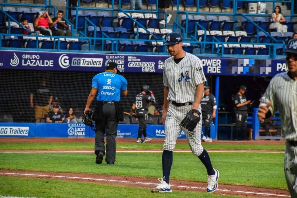 Sultanes barre a Acereros