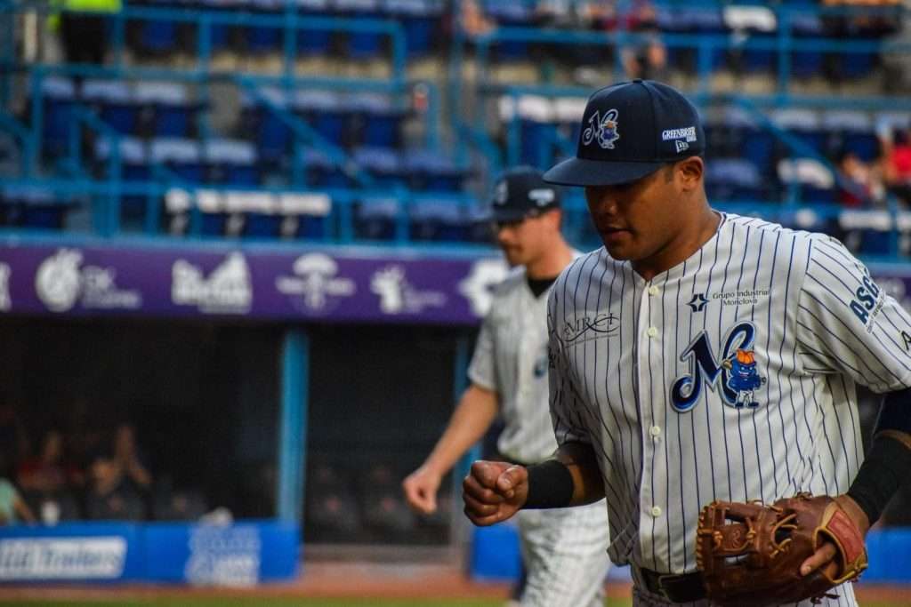 Sultanes barre a Acereros