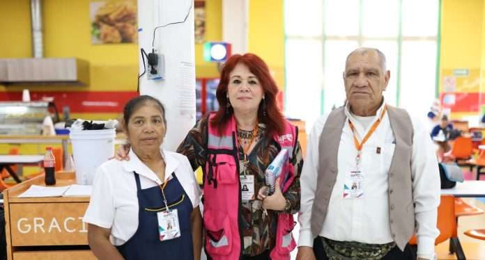 Atiende DIF Acuña a empacadores voluntarios