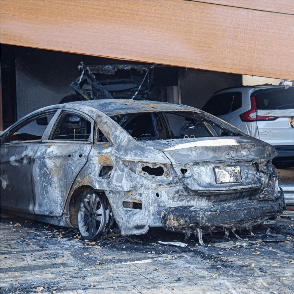 Hombres armados destruyen residencia de lujo en Culiacán; hallan tres personas sin vida cerca del lugar