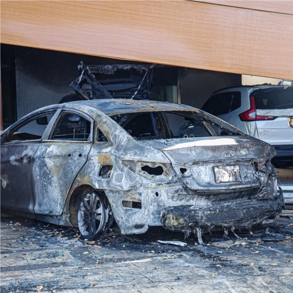 Hombres armados destruyen residencia de lujo en Culiacán; hallan tres personas sin vida cerca del lugar