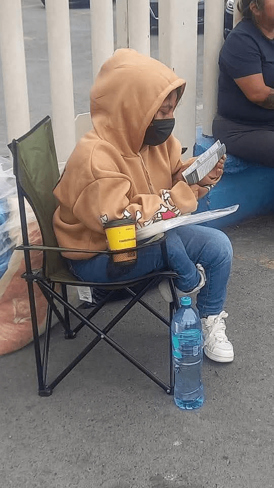 Lupita fue vista esperando noticias de su bebé