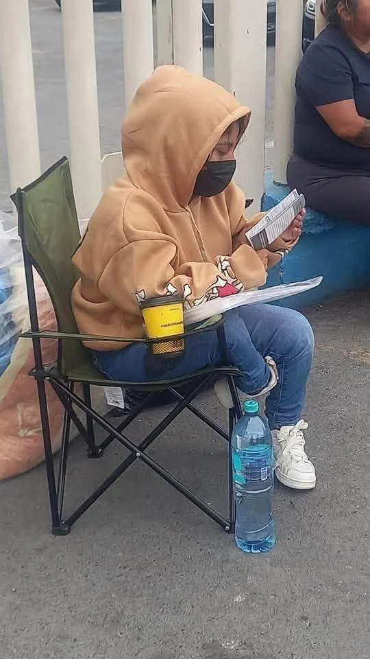 Lupita fue vista esperando noticias de su bebé