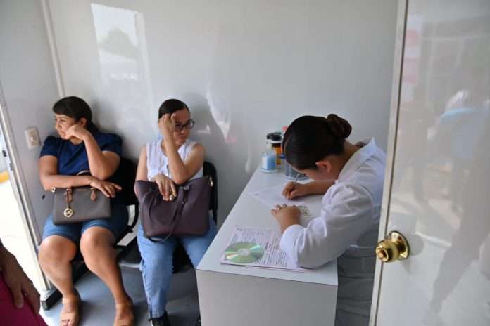 Mantiene Salud Municipal campaña permanente de atención a la mujer