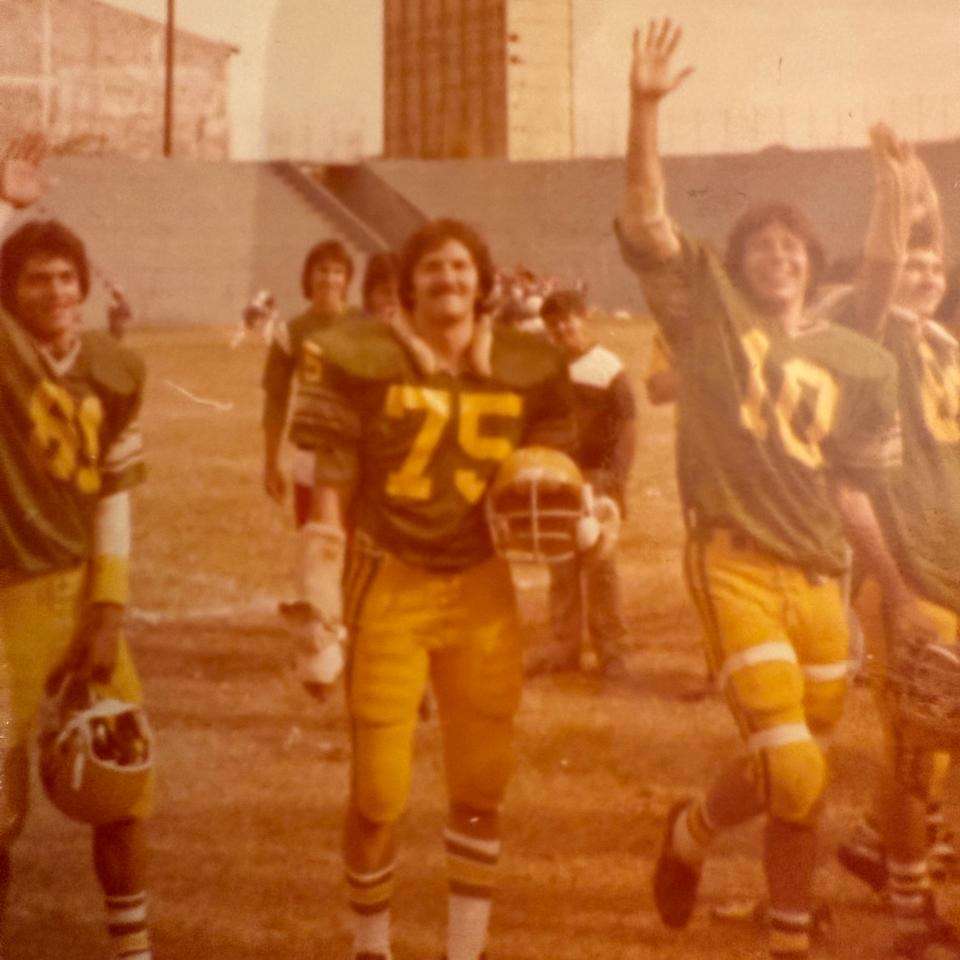 Retrato de Rolando González Treviño futbol americano Inmortalizan a Rolando R. González Treviño en el Salón de la Fama del Fútbol Americano