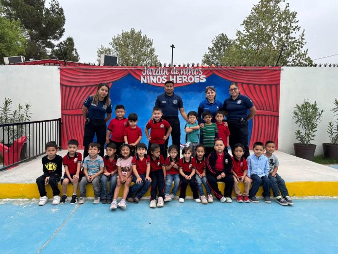 Brinda Seguridad Pública platicas a niños en planteles educativos