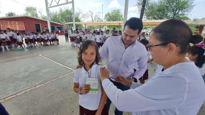 Realizan Jornada de Refuerzo de Vacunación en Escuelas de Nivel Básico de la Región Carbonífera