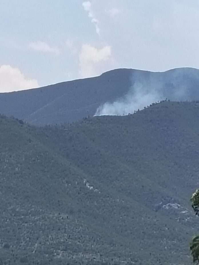 Autoridades de Múzquiz atienden un incendio forestal en el Rancho San Juan. Bomberos, CONAFOR y SEDENA