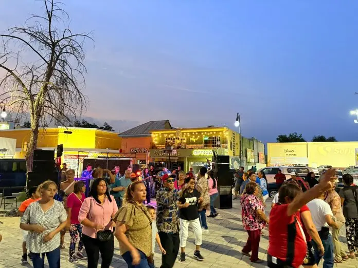 Adultos mayores en Múzquiz disfrutan del evento “Unidos con Ritmo”