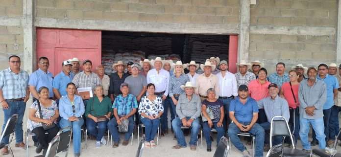 Atienden autoridades peticiones de ejidatarios y ganaderos en Múzquiz
