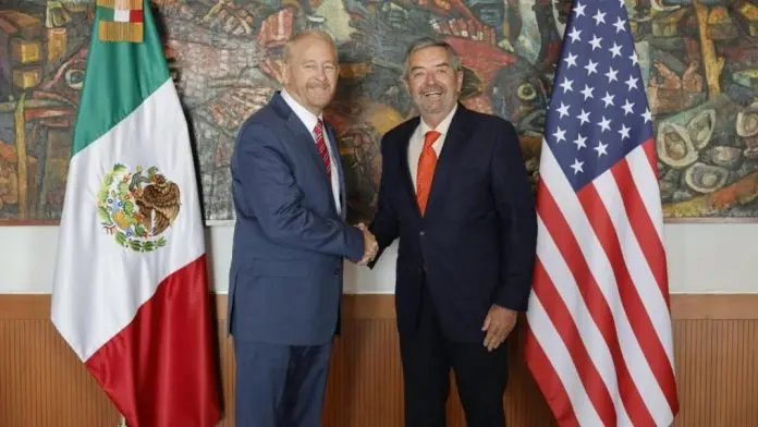 Juan Ramón de la Fuente recibe al nuevo embajador de Estados Unidos en México, Ronald Johnson