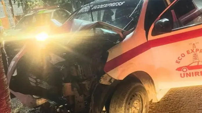 Fallece conductor de taxi tras chocar contra una palmera