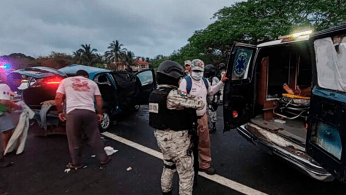 Accidente en carretera de Veracruz deja sin vida a estudiante de Medicina y seis personas lesionadas