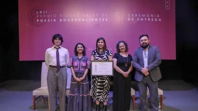 Anaclara Muro Chávez recibe el Premio Bellas Artes de Poesía Aguascalientes 2025 por su obra “Electrocauterización”