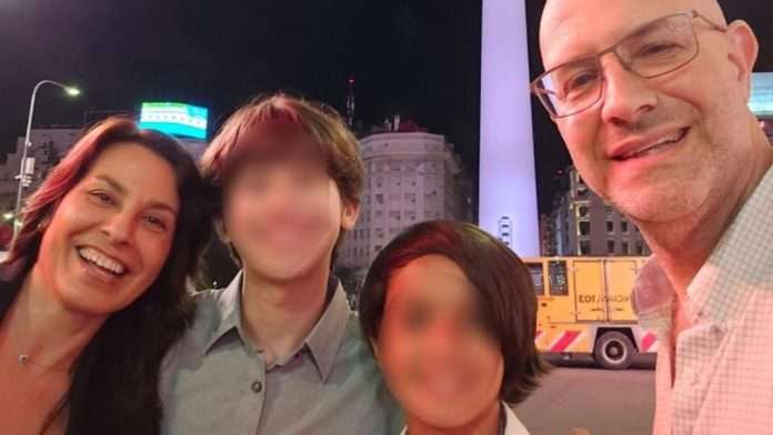 Autoridades investigan el fallecimiento de una familia; señalan a la madre como principal sospechosa